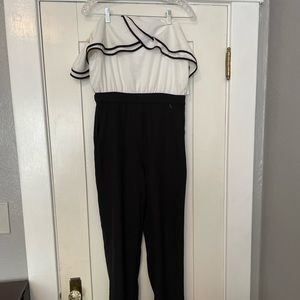 Women’s XOXO jumpsuit. Medium